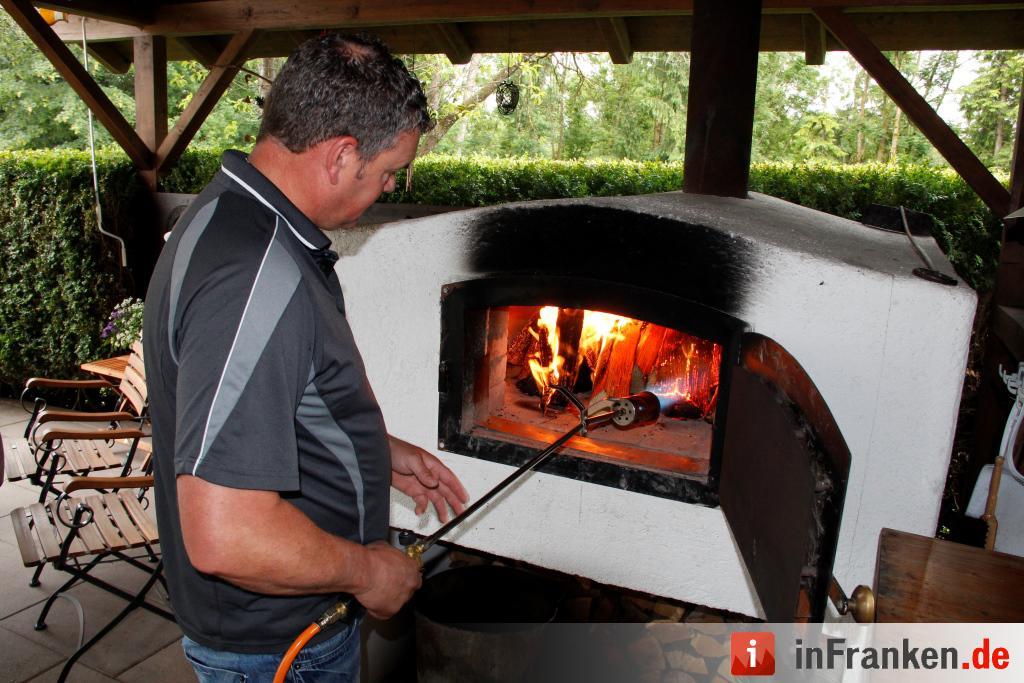 Schweiß im Stall: Making-Of vom Jungbauernkalender 2017