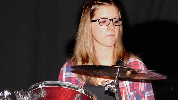 Die Schüler des Philipp-Schönborn-Gymnasiums Münnerstadt begeisterten bei ihrem Sommerkonzert mit Musik und Gesang. Foto: Dieter Britz