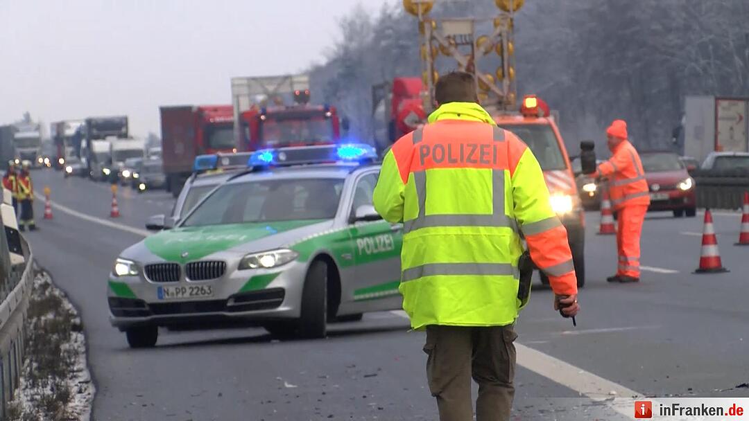 Schwerer Verkehrsunfall auf A3 bei Tennenlohe