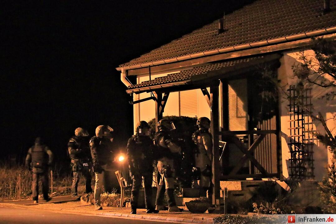 SEK-Einsatz in Ebermannstadt: Psychisch Kranker bedroht Notarzt mit Messer