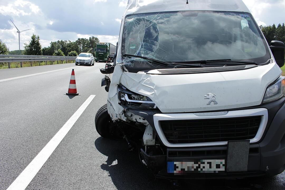 Pegnitz: Vater und Sohn rasen in Absicherungsfahrzeug