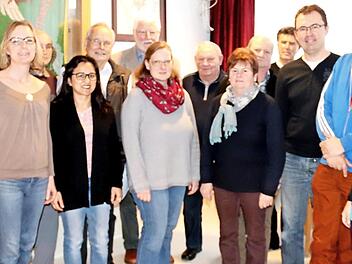 Die Geehrten und der neue Vorstand: Ludwig Nagel, Christine Ballreich, Hans Wimmelbacher, Juliana Lankes, Harald Gruhl, Annette Roland, Wolfgang König, Franz Hasenberger, Anita Ruß, Erwin Lang, Urban Rohrmoser, Thorsten Maisel, Harry Lorz und Genoveva Wolf Foto: Johanna Blum