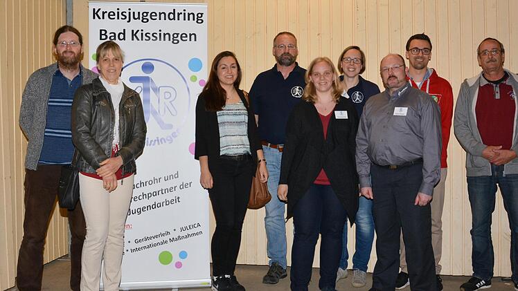 Wenn   noch ein zweiter Vorsitzender h&auml;tte gefunden werden k&ouml;nnen, w&auml;re der Vorstand des KJR komplett (von links): Christian Fenn, Brigitte Ascherl, Anastasia Mun, Erhard Hochrein, Christine Fell, Judith L&uuml;tt, Klaus Kippes, Lukas Dehn und Uwe Hengst.  Bj&ouml;rn Hein