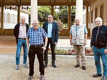 Auf dem Bild von links nach rechts der Vorstand des Vereins: Berthold Hümpfer, Rüdiger Weidinger, Helmut Wischang, Andreas Sandwall, Peter Walkenhorst, Dr. Konrad Löbmann und Beatrice Rose-Ebel.