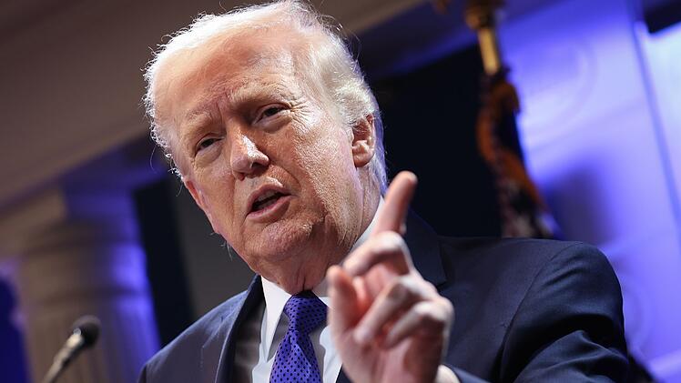 Donald Trump hat Netflix mit Konsequenzen gedroht, sollte sich der Konzern weigern, eine hochrangige Demokratin aus dem eigenen Vorstand zu entlassen.