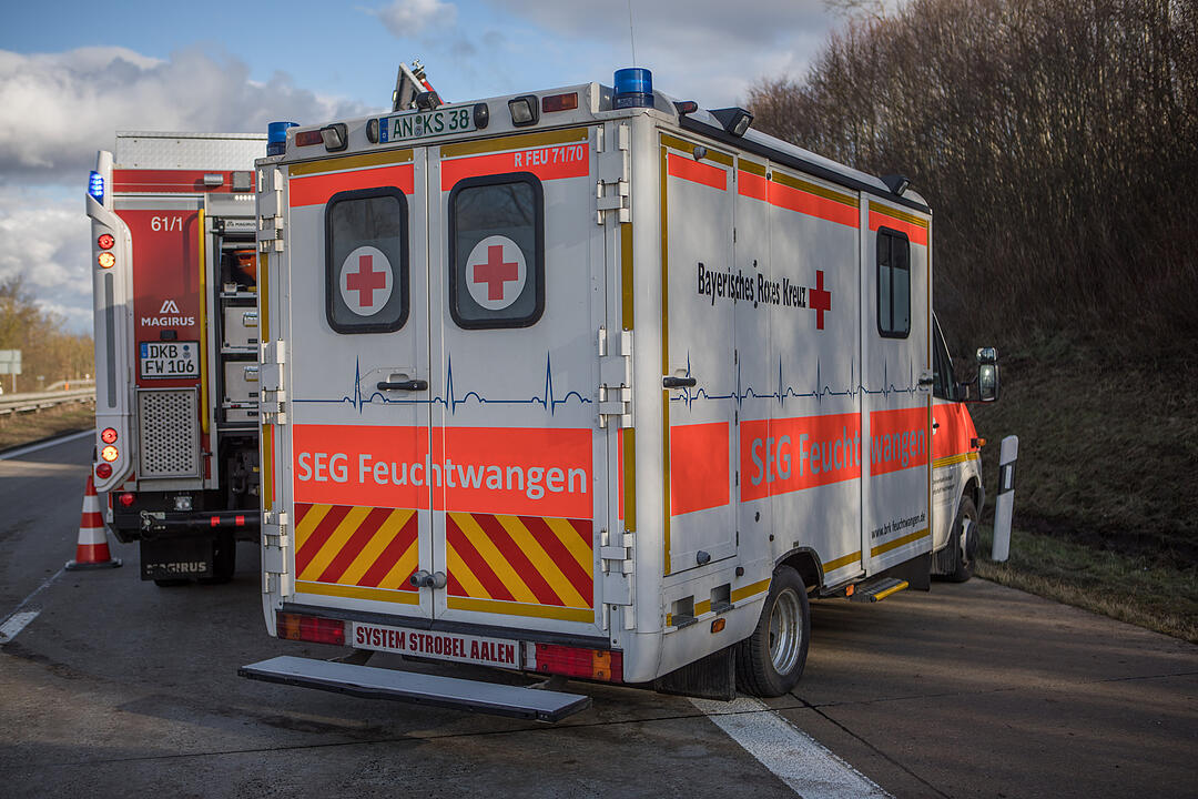 Mittelfranken: Bus mit 26 Schülern verunglückt auf A7 – mehrere Verletzte