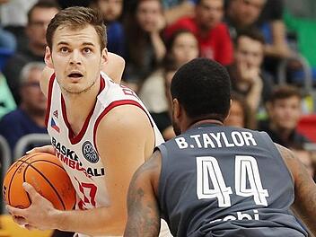 Im Hinspiel waren Jaromir Bohacik (links, 24 Punkte) und Bryce Taylor (16/4 Dreier) die besten Korbschützen ihrer Mannschaft. Foto: championsleague.basketball