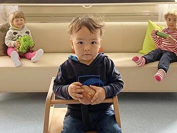 Verena, Liam und Thalia freuen sich schon auf die neuen Wochenendgeschichten.