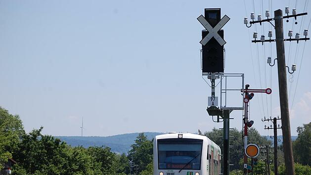 Die Zeichen an der Saaletalbahn zwischen Hammelburg und Diebach stehen auf Modernisierung. Das geht nicht ger&auml;uschlos von statten. Montag bis Donnerstag k&ouml;nnte es wegen der Arbeiten am Bahn&uuml;bergang Westheim nachts lauter werden.