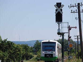 Die Zeichen an der Saaletalbahn zwischen Hammelburg und Diebach stehen auf Modernisierung. Das geht nicht geräuschlos von statten. Montag bis Donnerstag könnte es wegen der Arbeiten am Bahnübergang Westheim nachts lauter werden.