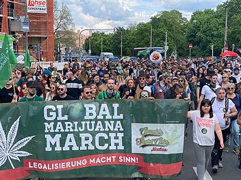 Global Marijuana March Nürnberg: Cannabis-Parade mit Hunderten Demonstranten - Bilderstrecke Global Marijuana March Nürnberg: Cannabis-Parade mit Hunderten Demonstranten - Bilderstrecke