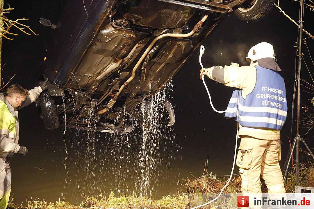 Pkw rollt bei Theres in Main: 23-Jährige stirbt