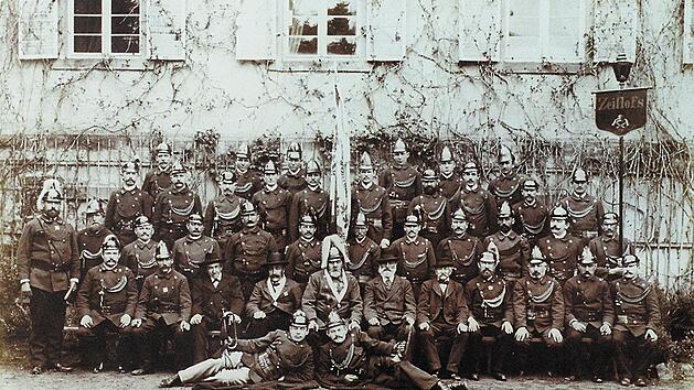 1903, zur Zeit des Deutschen Kaiserreichs, sahen die Uniformen er Feuerwehr Zeitlofs so aus.