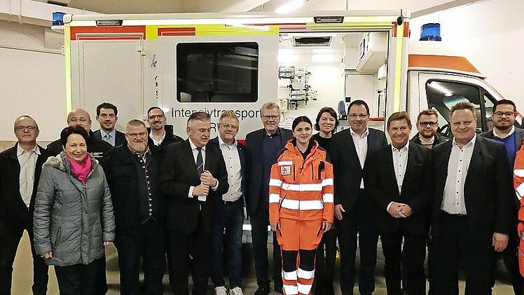 Großer Bahnhof für den neu eingeführten Verlegungsrettungswagen des Rettungsdienstbereiches Bayreuth-Kulmbach, der in der BRK- Rettungswache Kulmbach als erster Pilotstandort Bayerns Installiert wurde.