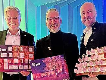 Pr&auml;sident LC Trimburg- Saaletal Gerd Kunert, Leiter Arbeitskreis Adventskalender Peter Brandler und der Pr&auml;sident LC HAB-BRK Matthias Graeber.