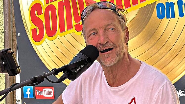 Der Sofarocker gastiert am Samstag, 25. Juli, im Kronacher &bdquo;Crana Mare&ldquo;.privat