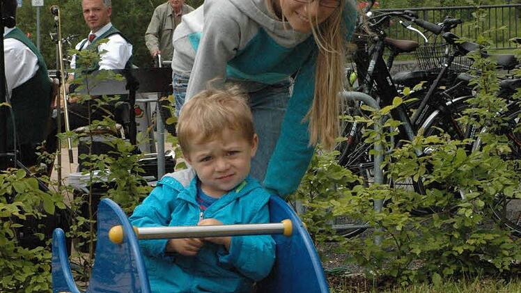 Der Spielplatz und der Familienaktivbereich sind für Groß und Klein ausgelegt. Foto: Schmidt