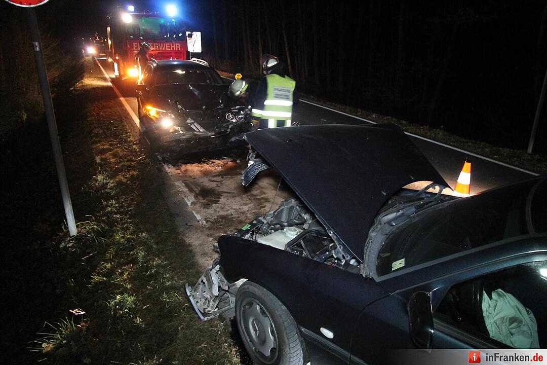 Zwei Verletzte nach Frontalzusammenstoß