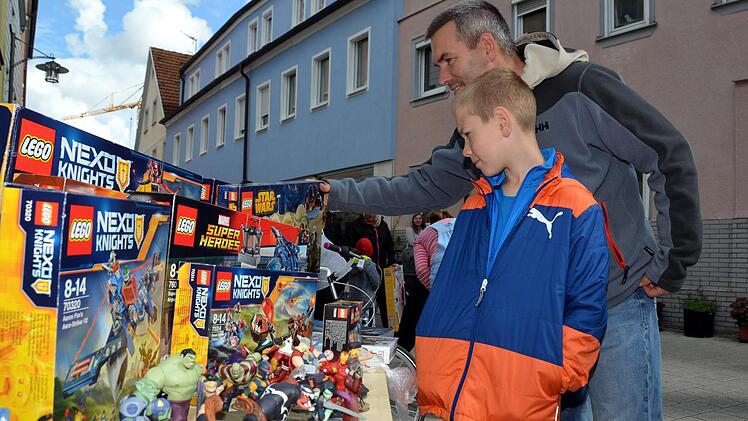 Eindrücke vom Kinderflohmarkt. Foto: Peter Rauch