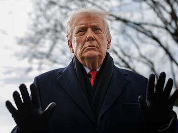 Er will zeigen, wo's lang geht. Und zwar allen. US-Pr&auml;sident Donald Trump sieht sich als gro&szlig;es weltpolitisches Genie. Die ZDF-Doku "Donald Trump - K&ouml;nig im Wei&szlig;en Haus?" beleuchtet das "System Trump".