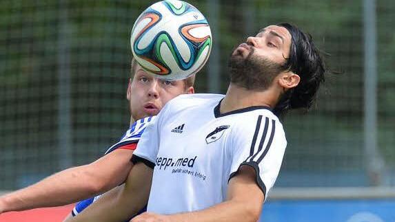 Seit dieser Saison trägt Erhan Gezici (r., im Toto-Pokal gegen Weisendorf) das Trikot des TSV Röttenbach - und trifft schon bald in der Kreisliga 1 auf seinen Ex-Klub TKV Forchheim.  Foto: Picturedreams