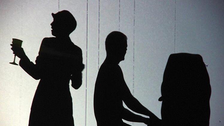 Die Kölner Truppe Die Mobiles brachte ihr preisgekröntes Schattentheater Moving Shadows ins Kurtheater. Foto: Klaus Werner
