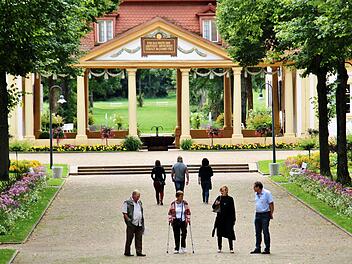 Blick in den Kurpark. Erfreulich ist die weiter sinkende Verschuldung Bad Bocklets. Foto: Werner Vogel/Archiv