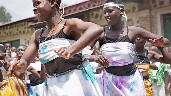 Afrikanische Folklore wird es bei verschiedenen Gelegenheiten in der Zeit vom 7. bis 17. Juli auch in der Pfarreiengemeinschaft Bad Neustadt im Rahmen des Projektes "Abana-Baseka" geben.  Foto: Marion Eckert