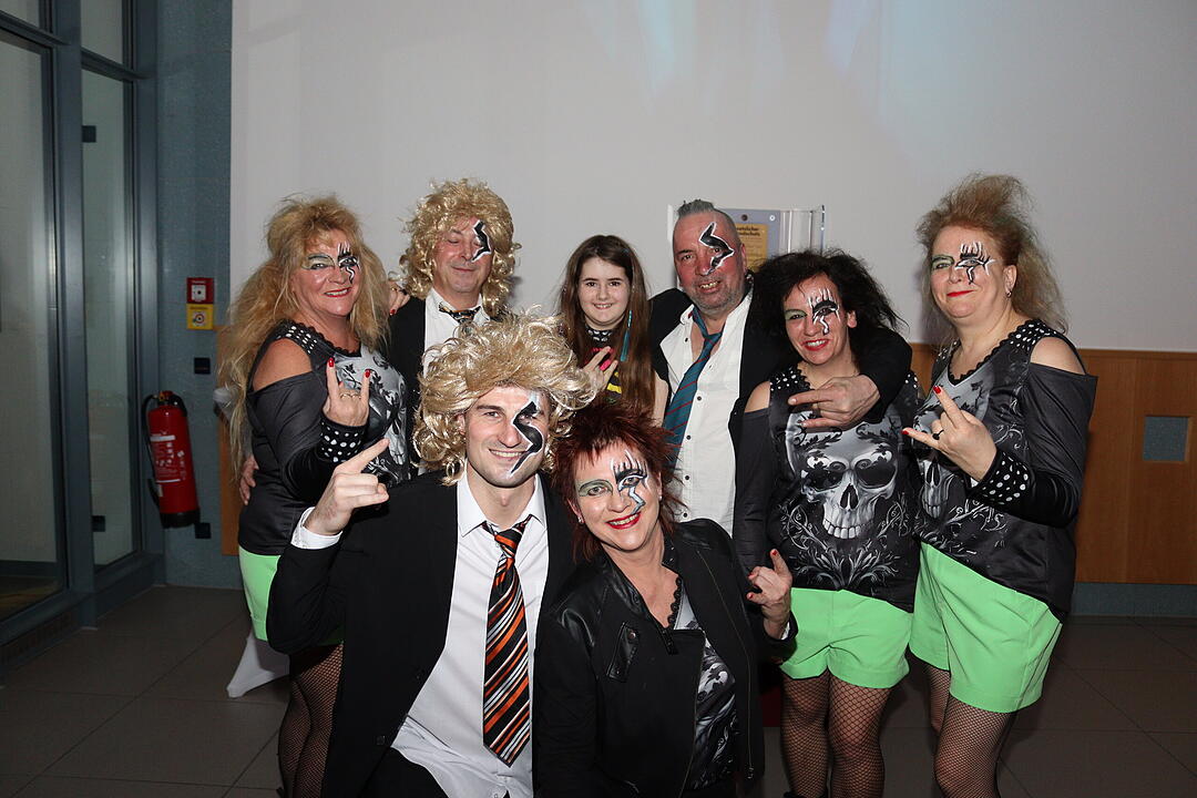 Tanzvorführungen, Comedy und Musik