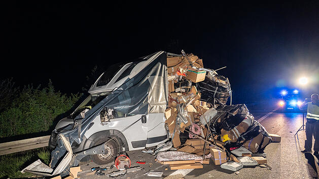Pakete landen nach Unfall im Kreis Bamberg auf A70
