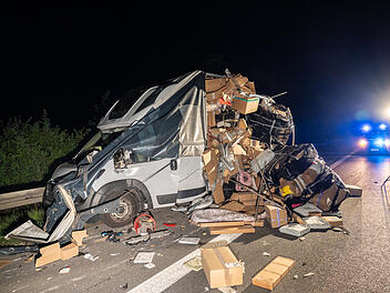 Pakete landen nach Unfall im Kreis Bamberg auf A70