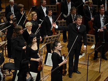 Daniel Klajner und die Bochumer Symphoniker eröffneten den 14. Kissinger Winterzauber.  Foto: Ahnert