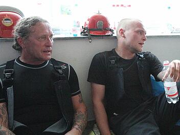 Erschöpft nach den Strapazen: Thomas und Daniel Fritz (rechts).