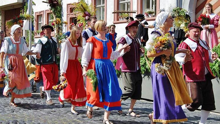 Beim Festumzug durch Münnerstadt. Foto: Sigismund von Dobschütz