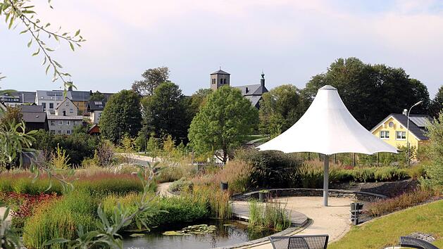 Von nun an kann im Teuschnitzer Kr&auml;uterlehr- und Schaugarten auch geheiratet werden. Foto: Heike Sch&uuml;lein