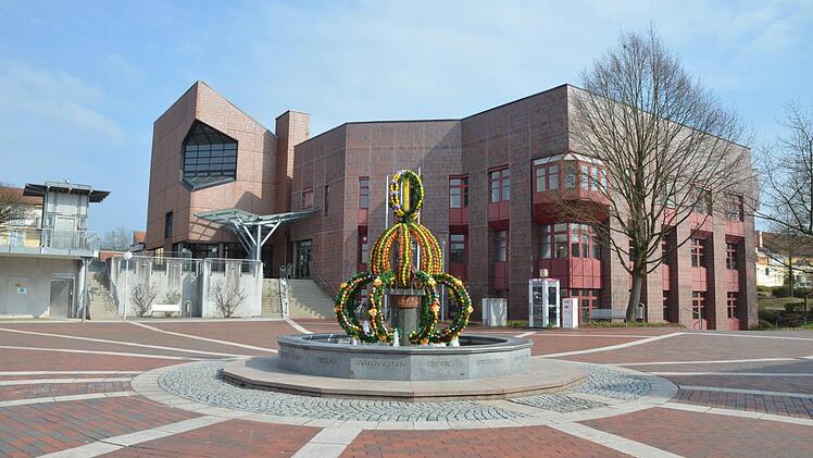 Das Rödentaler Rathaus soll gründlich saniert werden. Die Stadt hofft auf Geld aus einem kommunalen Investitionsprogramm. Foto: Rainer Lutz