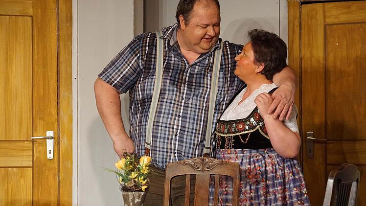 "Däd's mich noch mal heiraten?" fragt Erna (Gisela Herkt) ihren Klaus (Peter Fees)? Antwort: "Jederzeit!"  Foto: Pascale Ferry