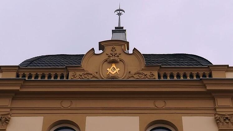 Das Dach wurde neu gedeckt und die Kuppel bekam wieder die alte Form und eine Spitze.