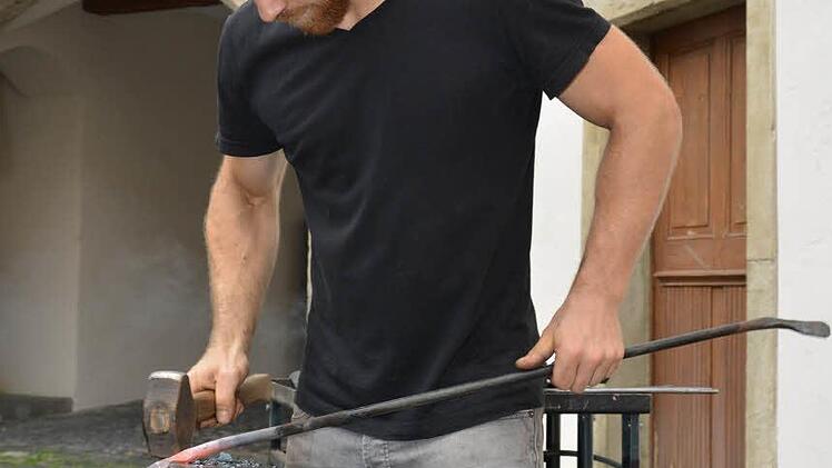 Der Schmied Javier Palancares-Hoyer bei der Arbeit. Foto: Björn Hein