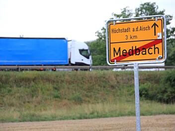 Zwischen Medbach und der nahen Autobahn ist eine transparente Lärmschutzwand geplant. Foto: Andreas Dorsch