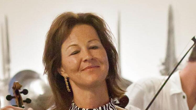 Unter der Leitung von Hans Stähli plant das Orchester der Musikfreunde Neustadt zwei Konzerte in Sonneberg und in Neustadt. Solistinnen sind die Geigerin Birgit Thorgerd Müller und die Sopranistin Andrea Chudak.'Foto: Archiv/Jochen Berger