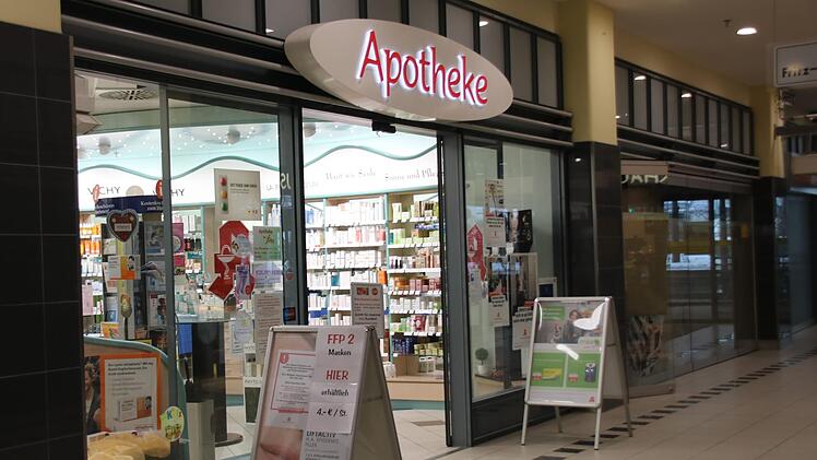 Die meisten Apotheken wie hier im Fritz haben noch FFP2-Masken zu verkaufen. Foto: Romy Denk