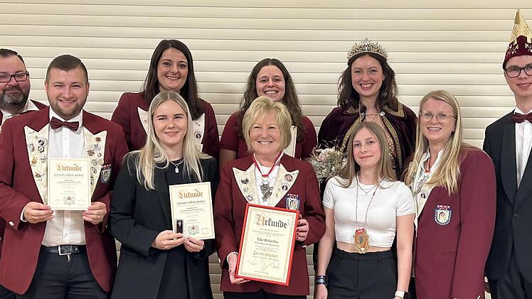 Hinten von links: Vorsitzender Tobias Rojek mit Elena Kippes, Annika Martin, Julia Breitenbach, vorne: Janek Vogler, Luisa Biemüller, Elke Schneider, Johanna Heim, Yvonne Jürgen (2. Vorsitzende) und Cedric Ebeling.