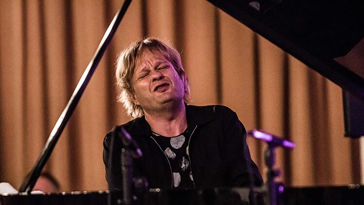 Der finnische Pianist  Iiro Rantala begeisterte als Stargast das Publikum bei der Coburger Jazznacht.Foto: Jochen Berger