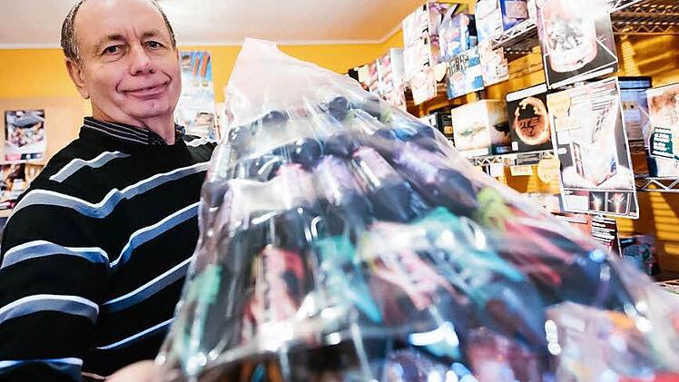 Raketen bietet der Steinwiesener in allen Formen und Größen an. Obwohl sie in der Beliebtheit hinter Batterien liegen.  Fotos: Hendrik Steffens