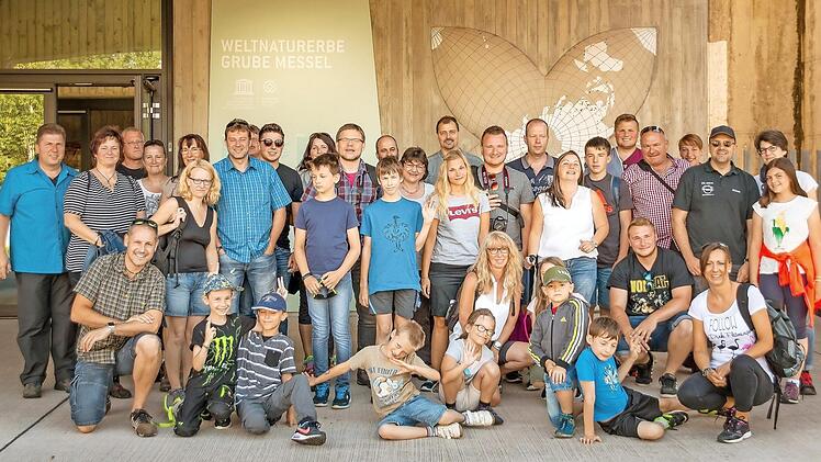 Der Opel-Club Z&uuml;ntersbach besuchte die Grube Messel.   Foto: Ingo Breitenbach