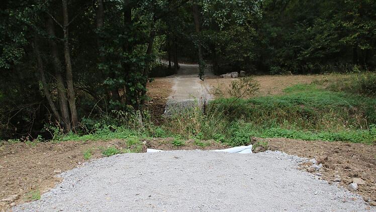 Da fehlt noch ein Steg, den gab es dieser Stelle schon, jetzt soll ein neuer gebaut werden. Foto: Thomas Malz