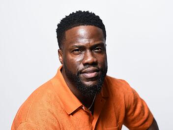 Kevin Hart nimmt seine eigene Körpergröße mit Humor.