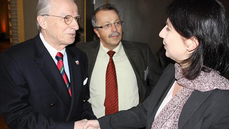 Bad Kissingens Bürgermeister Peter Deeg (links) und stellvertretender Landrat Emil Müller begrüßten Staatssekretärin Katja Hessel.  Foto: Bartl