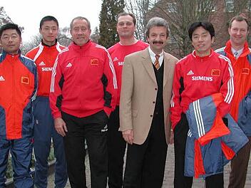 Der damalige OB Laudenbach (3. v.r.) mit dem Team der DCFA  Foto: Archiv